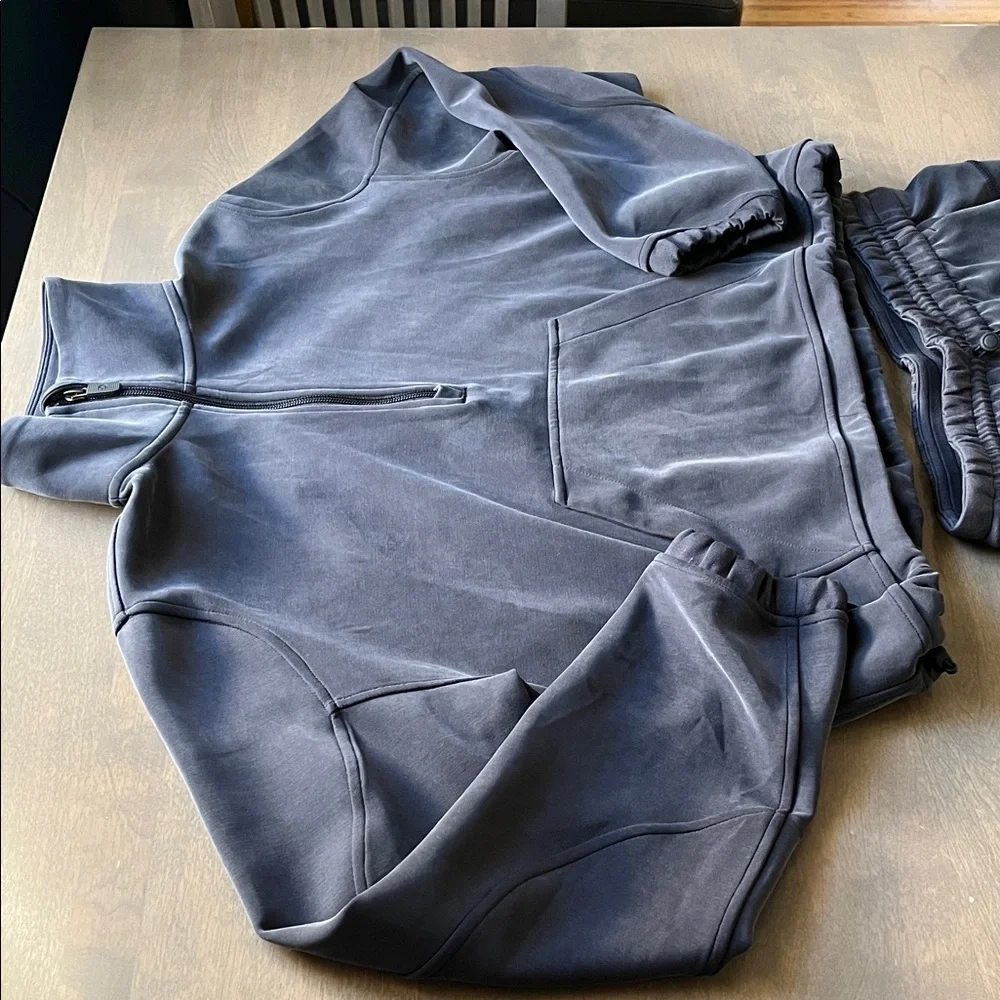 Lululemon Set. Softstreme. Size 6 top and 6 short bottom. - Picture 3 of 10